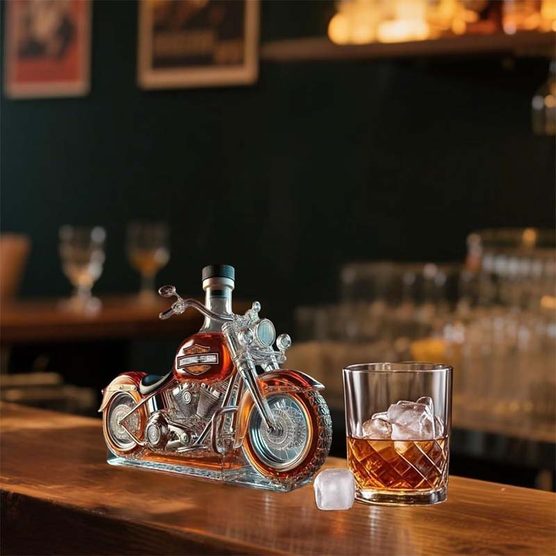 MotoFlaska™ – Rå design möter klassisk whiskytradition.