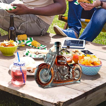 MotoFlaska™ – Rå design möter klassisk whiskytradition.